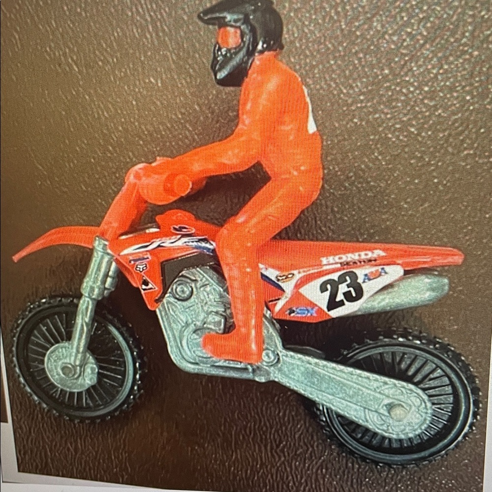 Sexton red motorcycle Honda 23 2022